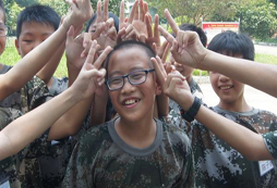 在廣州軍事成長(zhǎng)夏令營(yíng)中度過(guò)一個(gè)有意義的假期