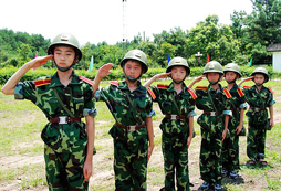 參加廣州戶外生存夏令營活動(dòng)遠(yuǎn)離手機(jī)電腦游戲