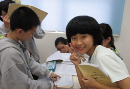 廣州夏令營(yíng)提倡孩子在游戲中學(xué)習(xí)英語(yǔ)