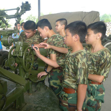 桂林軍事拓展夏令營提高中小學(xué)生綜合素質(zhì)