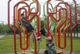 參加貴州軍事夏令營激發(fā)孩子無限潛能