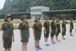  貴州夏令營體驗到軍人紀(jì)律的嚴(yán)明