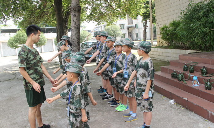 青少年國防教育夏令營一般多少錢一個月