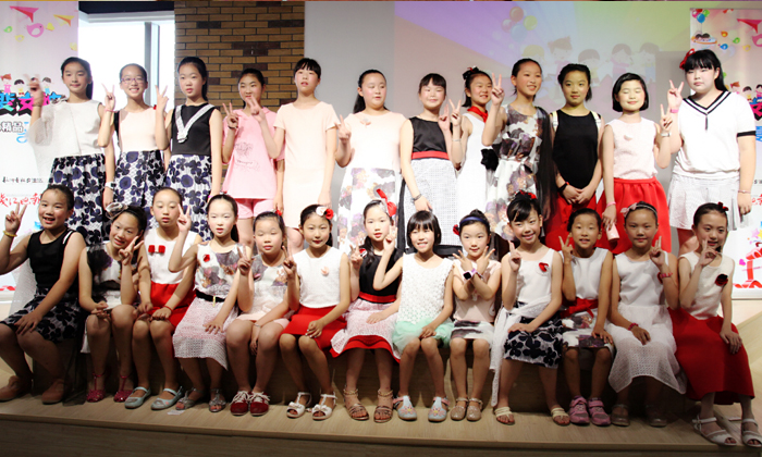 女孩兒夏令營(yíng)
