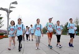 為什么參加夏令營(yíng)的中小學(xué)生人數(shù)那么多？