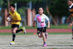 國內運動主題夏令營提高青少年的體能