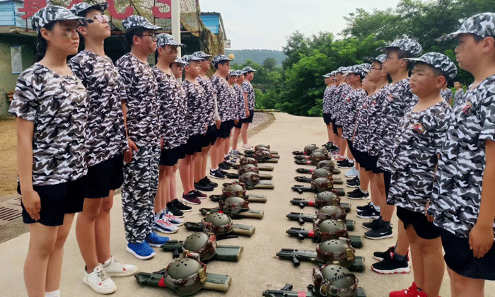 火爆的軍事夏令營