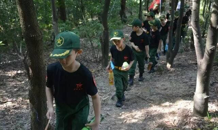 大型野外求生訓(xùn)練