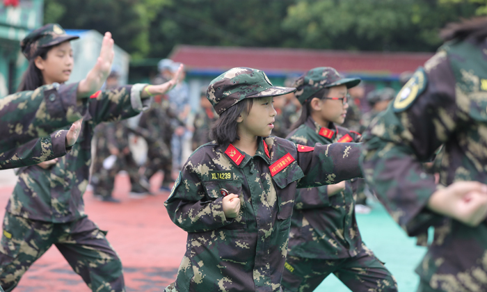 國(guó)內(nèi)少兒軍事夏令營(yíng)