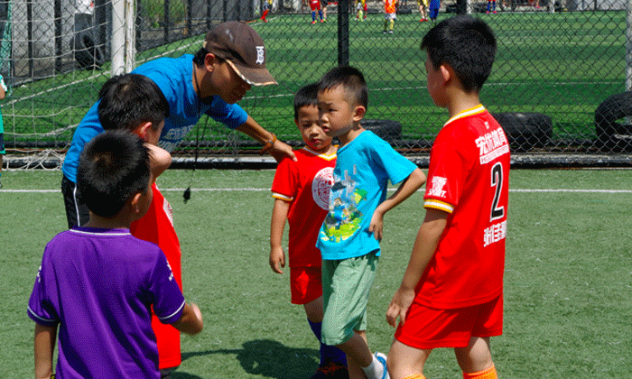 國內(nèi)足球夏令營