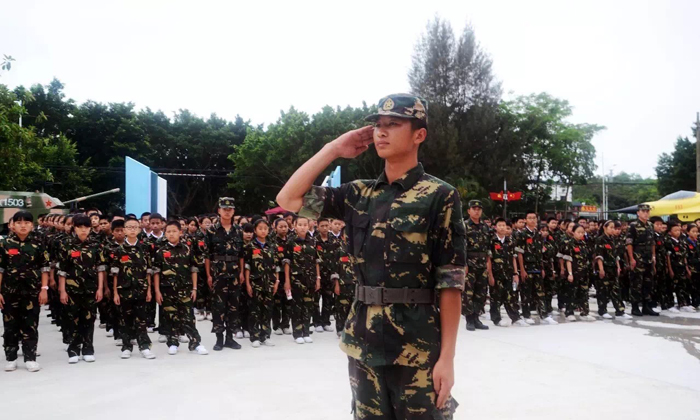 國內(nèi)的軍事夏令營活動