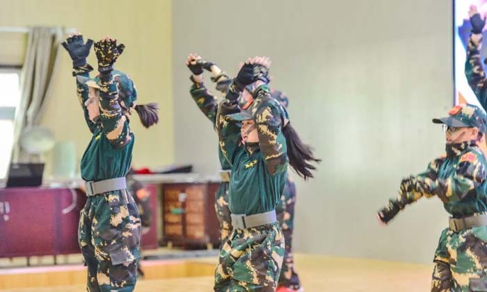 國(guó)內(nèi)女子軍事夏令營(yíng)