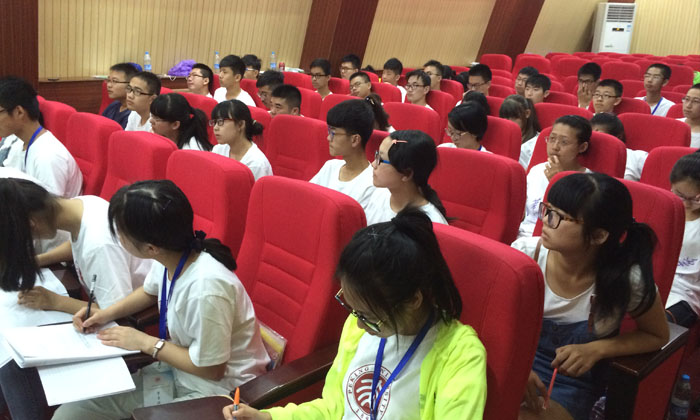 娛光前途夏令營科學(xué)成長活動