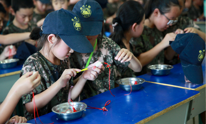 怎么給男孩選擇一個合適的夏令營？.jpg
