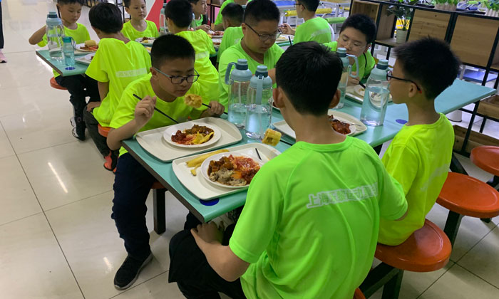 國內(nèi)足球夏令營