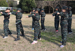 在國內(nèi)開辦軍事夏令營對孩子的成長有哪些幫助？