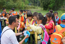 年齡較小的孩子參加夏令營需要準備哪些物品？