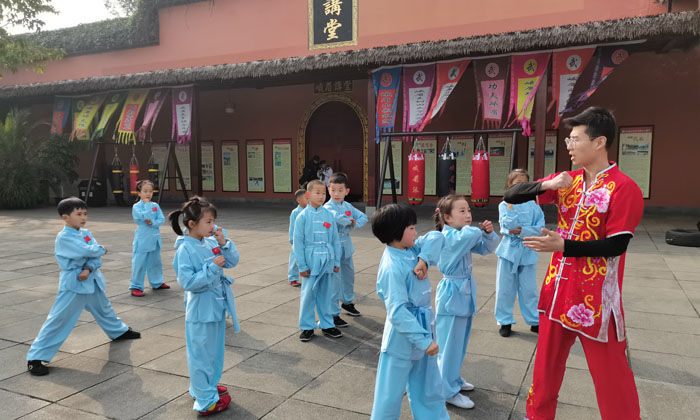 國(guó)學(xué)夏令營(yíng)報(bào)名多少錢(qián)