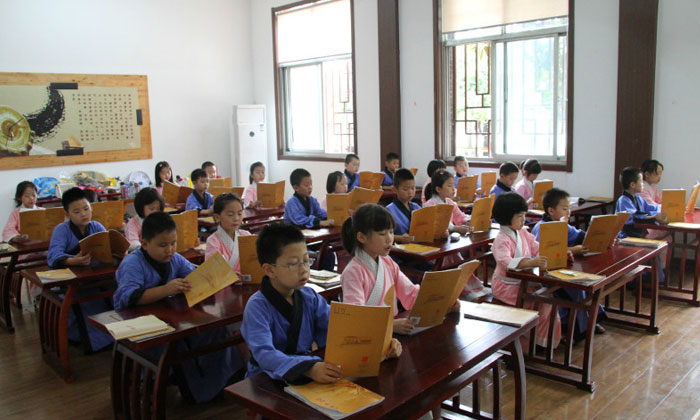 國學(xué)經(jīng)典夏令營提升孩子綜合素質(zhì)