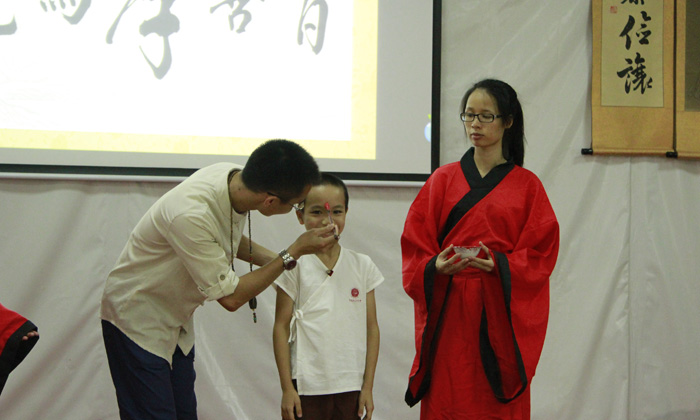 國學(xué)夏令營教孩子從小就變得有文化