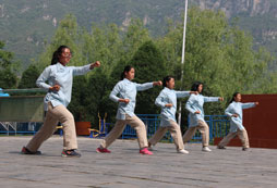 國(guó)學(xué)夏令營(yíng)對(duì)青少年的成長(zhǎng)有哪些幫助？