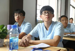 國學(xué)傳統(tǒng)文化夏令營培育孩子的民族精神