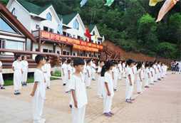 國學(xué)夏令營為孩子提供了一個(gè)修身養(yǎng)性的平臺(tái)