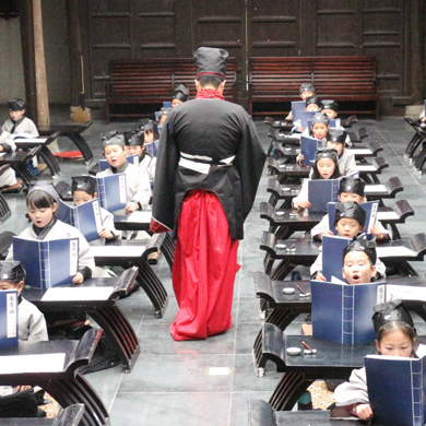 參加國學(xué)夏令營給孩子一個(gè)快樂安全暑期