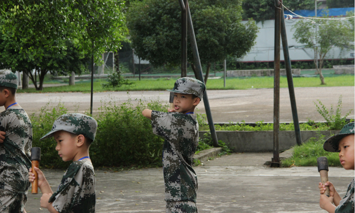 練習(xí)扔手雷