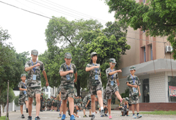 廣西黃埔軍事夏令營學習軍步