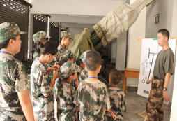 零距離接觸現(xiàn)代化武器