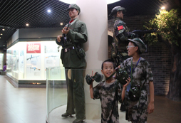 那兩個叔叔好高