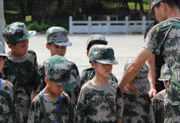 零距離接觸軍人日常訓練