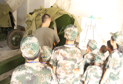 廣西黃埔軍事夏令營參觀軍事武器