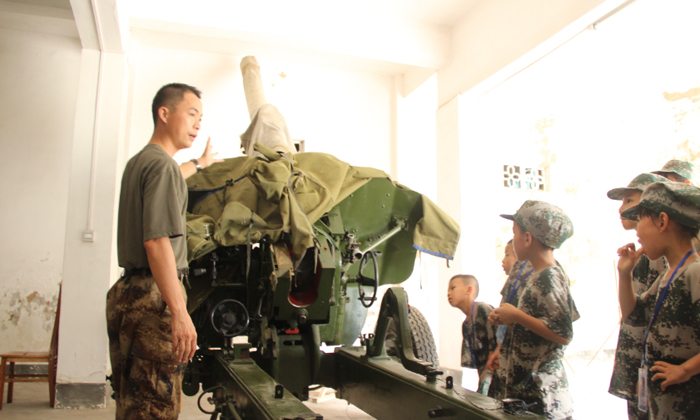 認真學(xué)習(xí)的小學(xué)員