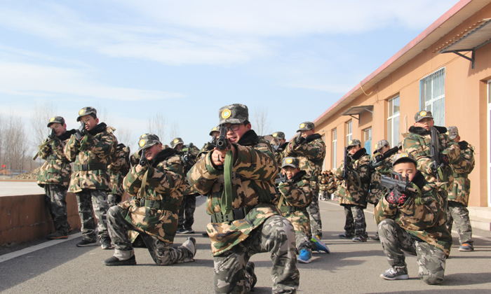 哈爾濱暑期軍事化夏令營(yíng)活動(dòng)