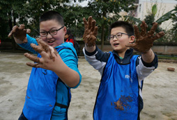 少年海濱夏令營讓孩子學(xué)會(huì)如何做人做事