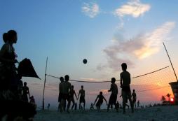  這個(gè)夏天帶著孩子一起參加海濱夏令營(yíng)吧！