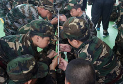 缺乏自律意識(shí)的孩子適合參加?？趦和牧顮I(yíng)嗎