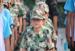 暑假杭州兒童軍訓夏令營特色服務有什么？