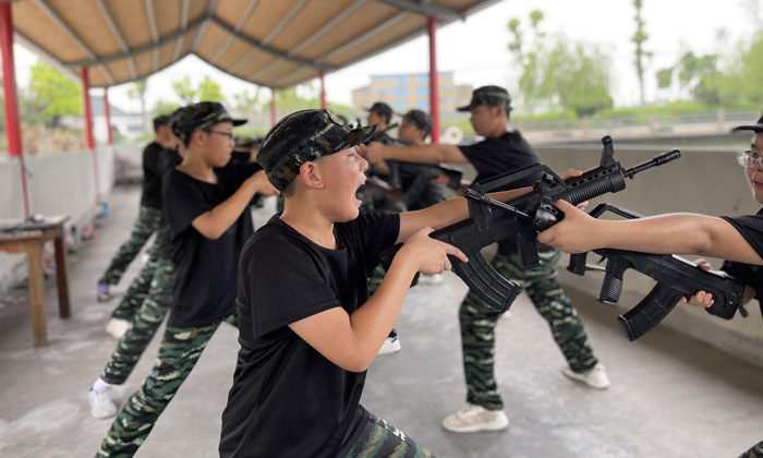 杭州軍事夏令營(yíng)多少錢
