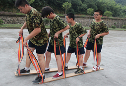 參加杭州中小學(xué)生夏令營培養(yǎng)孩子的團(tuán)隊(duì)精神