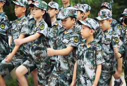 青少年參加杭州學(xué)軍夏令營的重要性