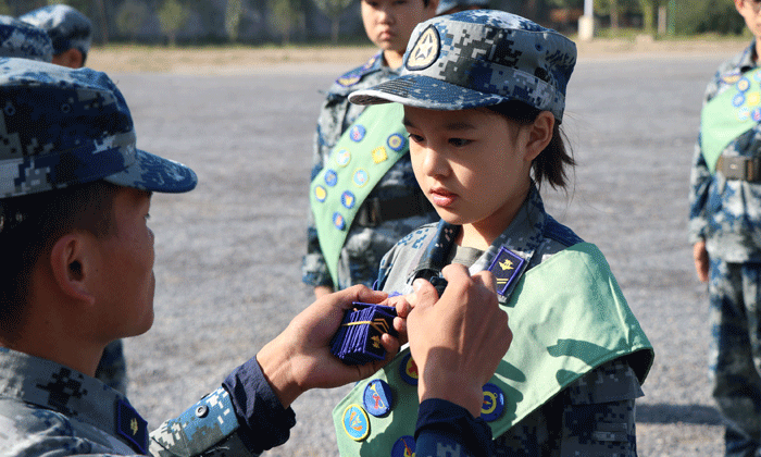 想知道河北軍事夏令營(yíng)十商營(yíng)是什么？.gif