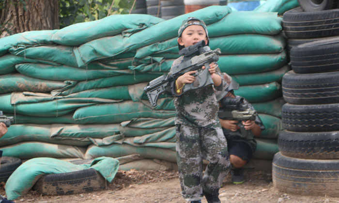 黑龍江少年軍事夏令營磨練孩子意志