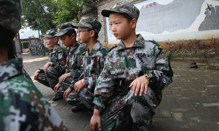 河南軍事夏令營(yíng)讓孩子學(xué)習(xí)良好的軍人品質(zhì)！.jpg