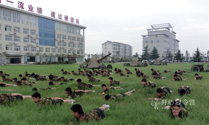 哪個(gè)軍事化夏令營好