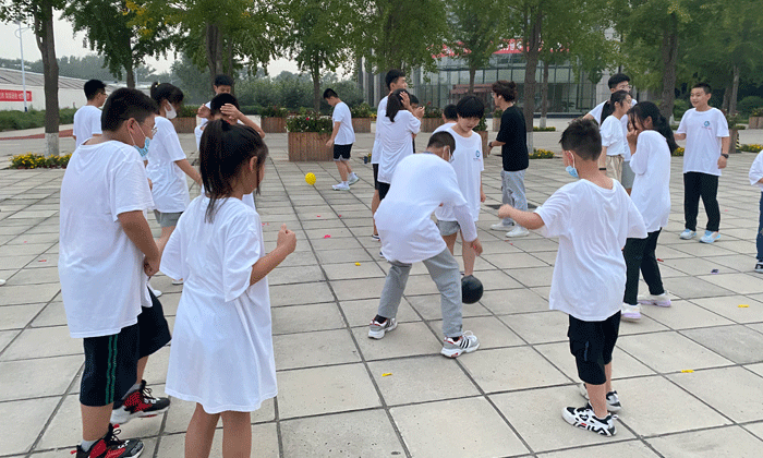 河南心智夏令營(yíng)針對(duì)青春期的孩子進(jìn)行改善.gif