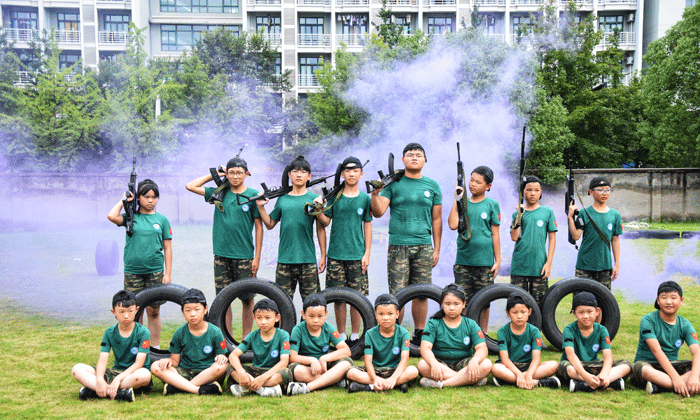 河南軍事夏令營(yíng)激發(fā)孩子個(gè)人創(chuàng)造力！.gif