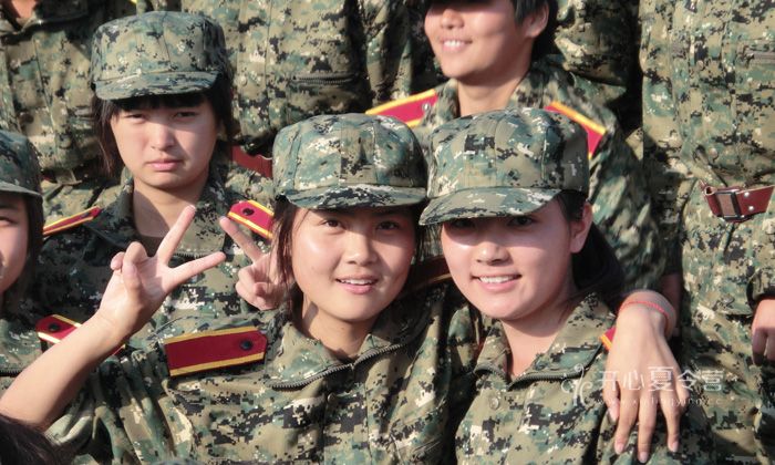 女孩子軍事夏令營